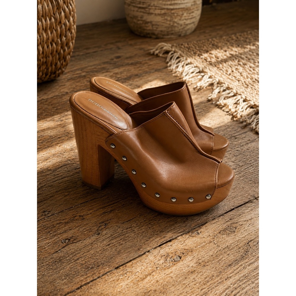 BCBG Tan Leather Studded Wooden Platform Mules Clogs 7 Retro Boho Festival Retro